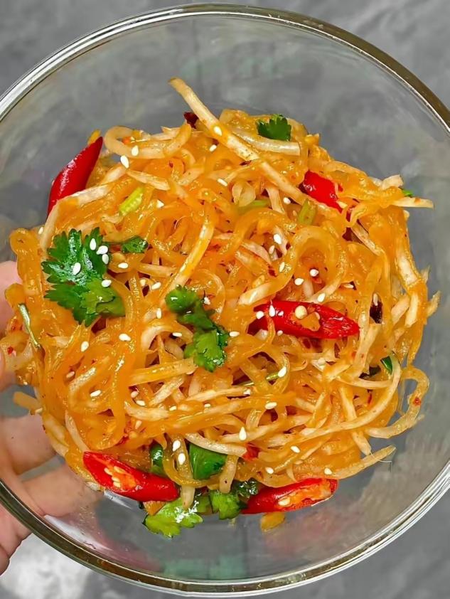 白萝卜|“冬吃萝卜,夏吃姜”,推荐六种萝卜的做法,健脾开胃,越吃萝卜越健康