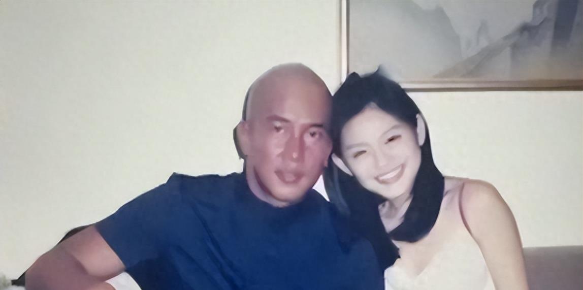 回顾:小S具俊晔私下大瓜曝光,大S平躺一动不动,小玥儿蜷缩很害怕