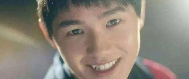 虎牙|半个娱乐圈都做牙，假牙成了潮流，“丑”的千奇百怪一笑就露馅