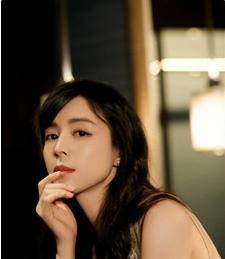 事实证明，被“导演太太团封杀”的张静初，早已走上了另一条大道