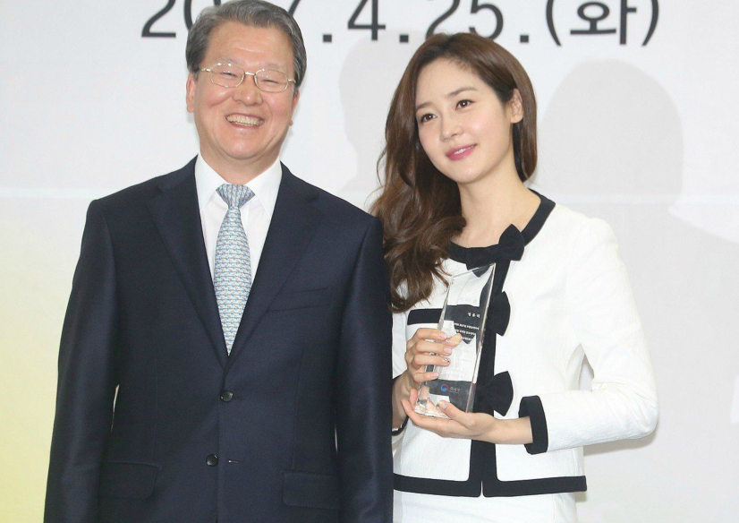 成宥利|清纯女神成宥利,爱豆成功转型为演员,和宋承宪有一段情