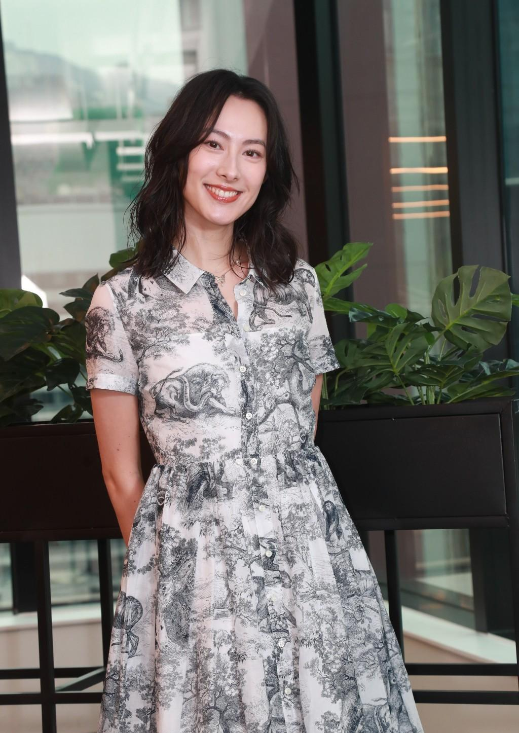 梁洛施自曝会骂儿子!揭四母子私下真实相处状态,14岁长子精英范