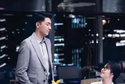 请叫我总监|《请叫我总监》:职场邂逅,欢乐甜怼