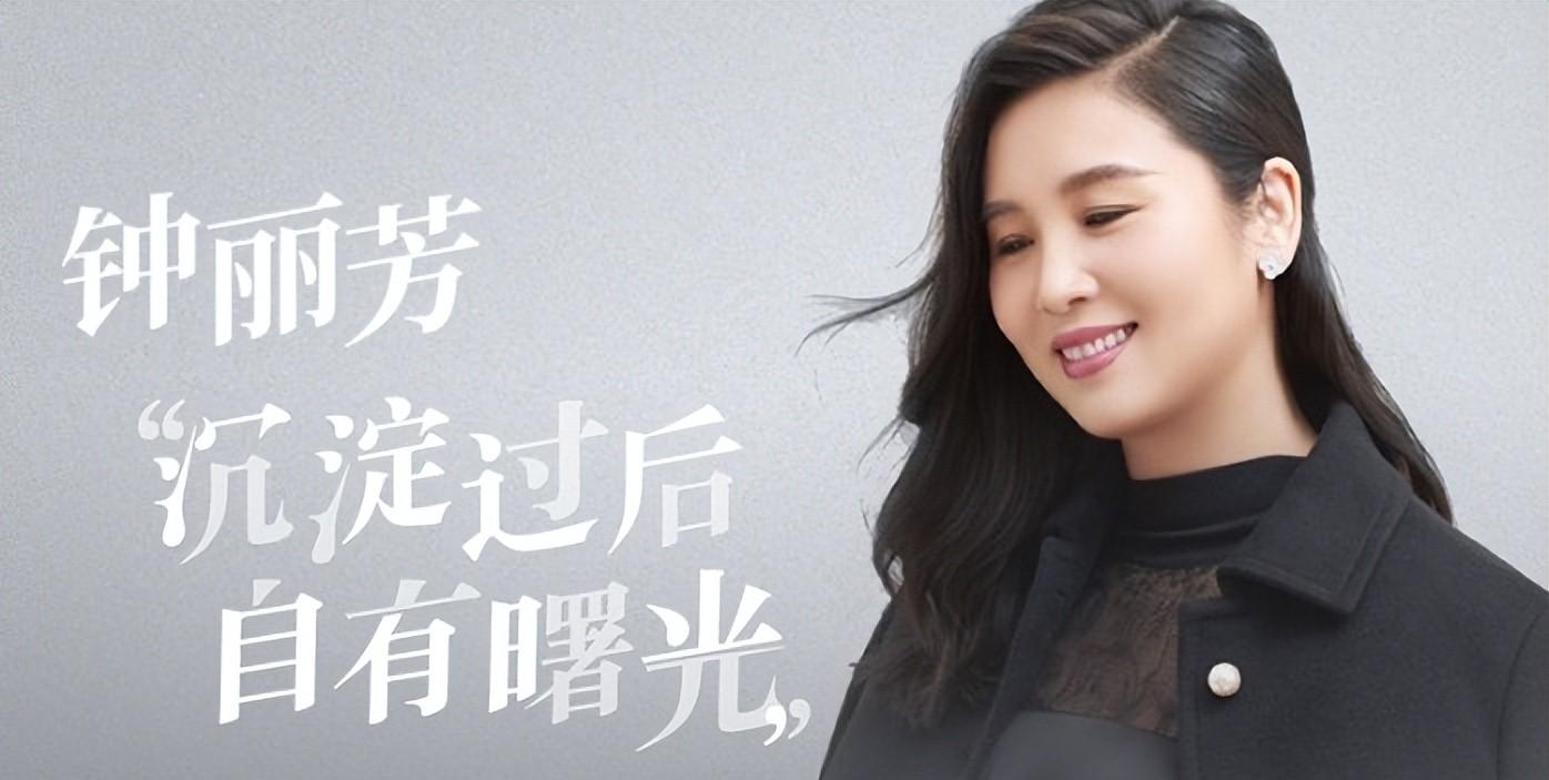 拥抱|与钟丽芳摸脸拥抱，网友：黄哥和异性之间的距离还是得有点分寸啊