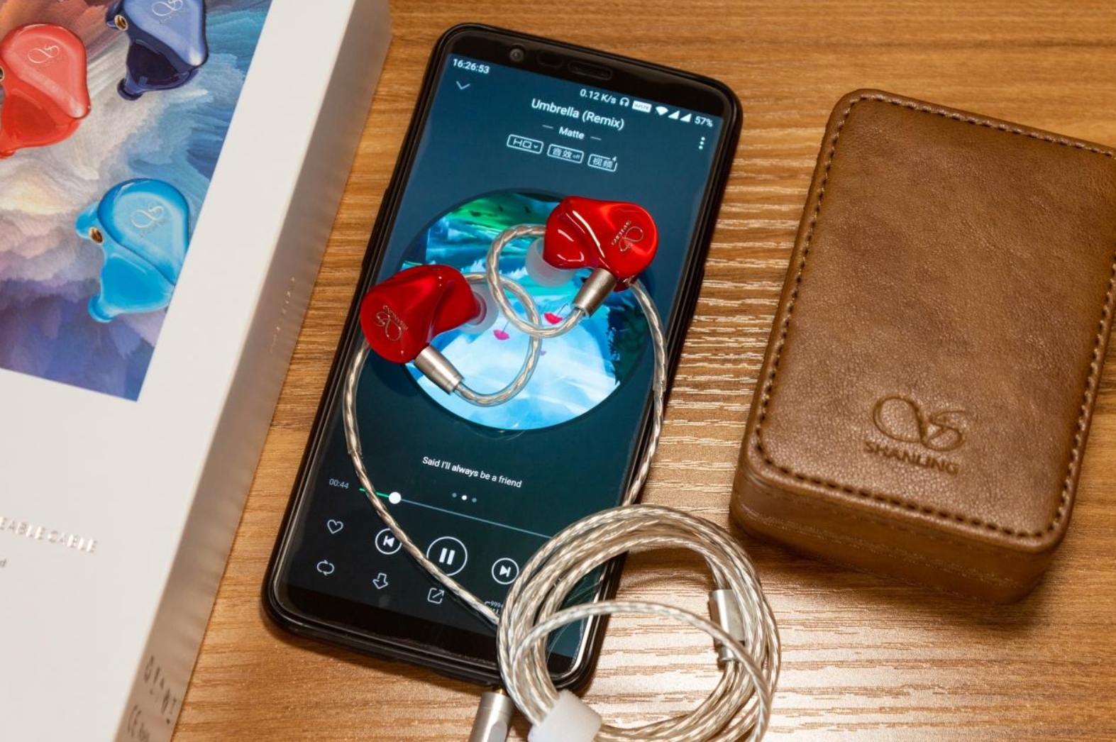 耳机|山凌ME200，树脂腔的质地很好，手感也很好