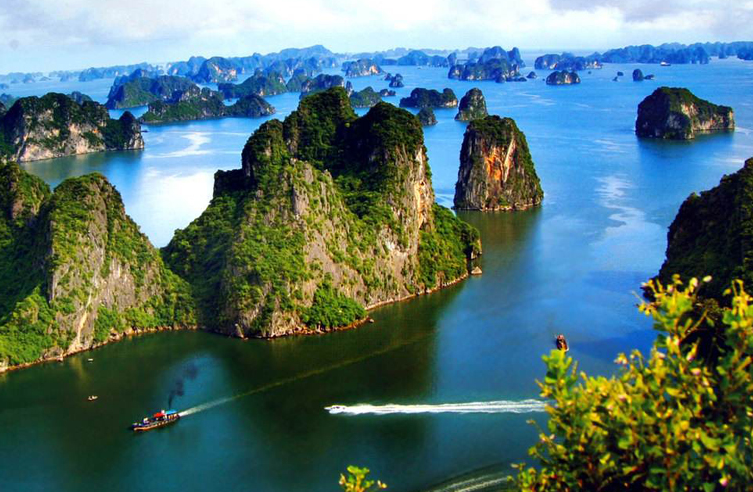|自然奇迹 - 越南壮丽的下龙湾
