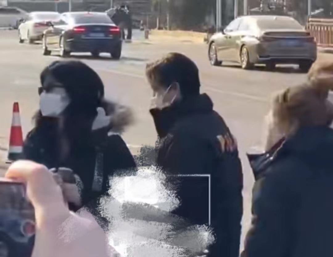 春晚 央视春晚第三次联排!张雨绮双马尾元气足,杨紫尹正包贝尔齐亮相