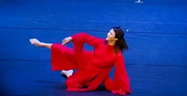 生恩不如养恩!金星20年前领养的三个孩子,如今长成这样