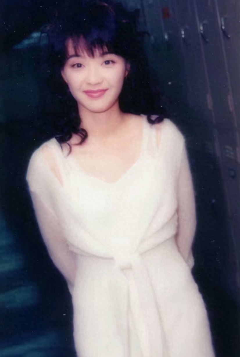 陈慧娴罕现身,58岁的她好神秘,这个做奶奶的年纪,她仍孤身一人