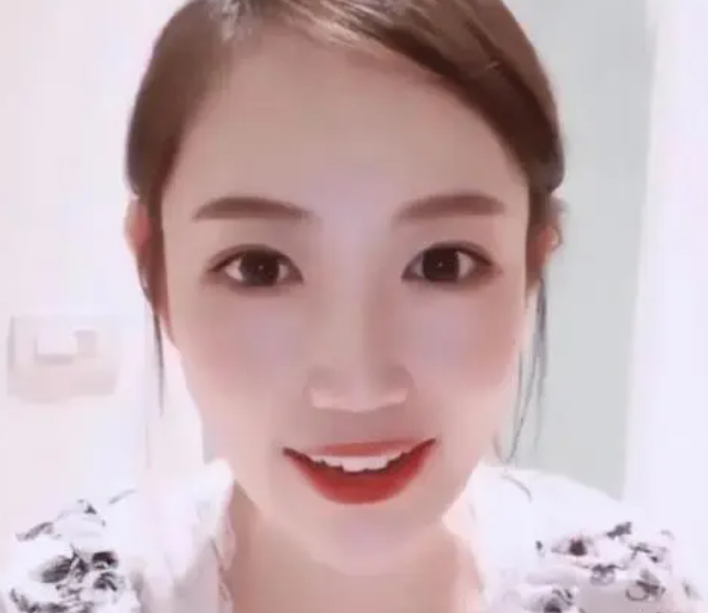 马蓉发文祝福王宝强《八角笼中》获得成功，评论区一片狼藉