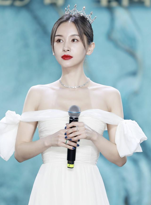 人民日报愤怒发声!多位知名明星上榜,她们的不雅行为太毁三观