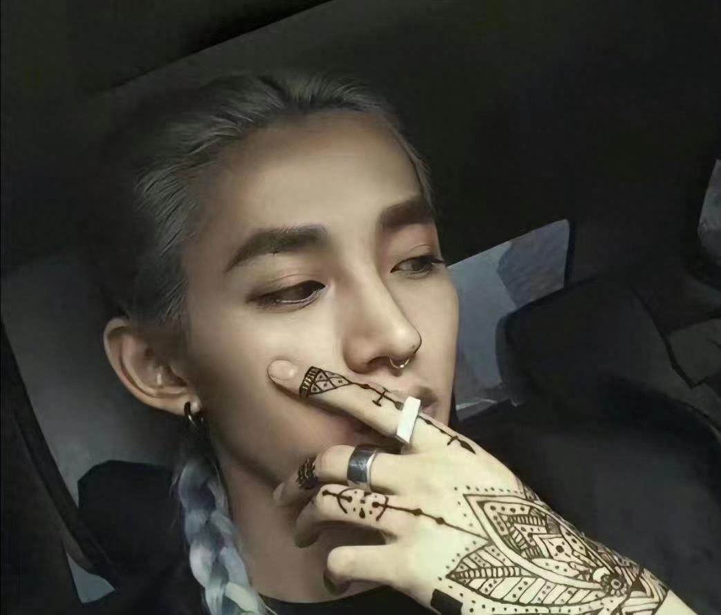 邓为这回翻车了?阴柔外表难掩重欲风流!糊才是最好的保护色