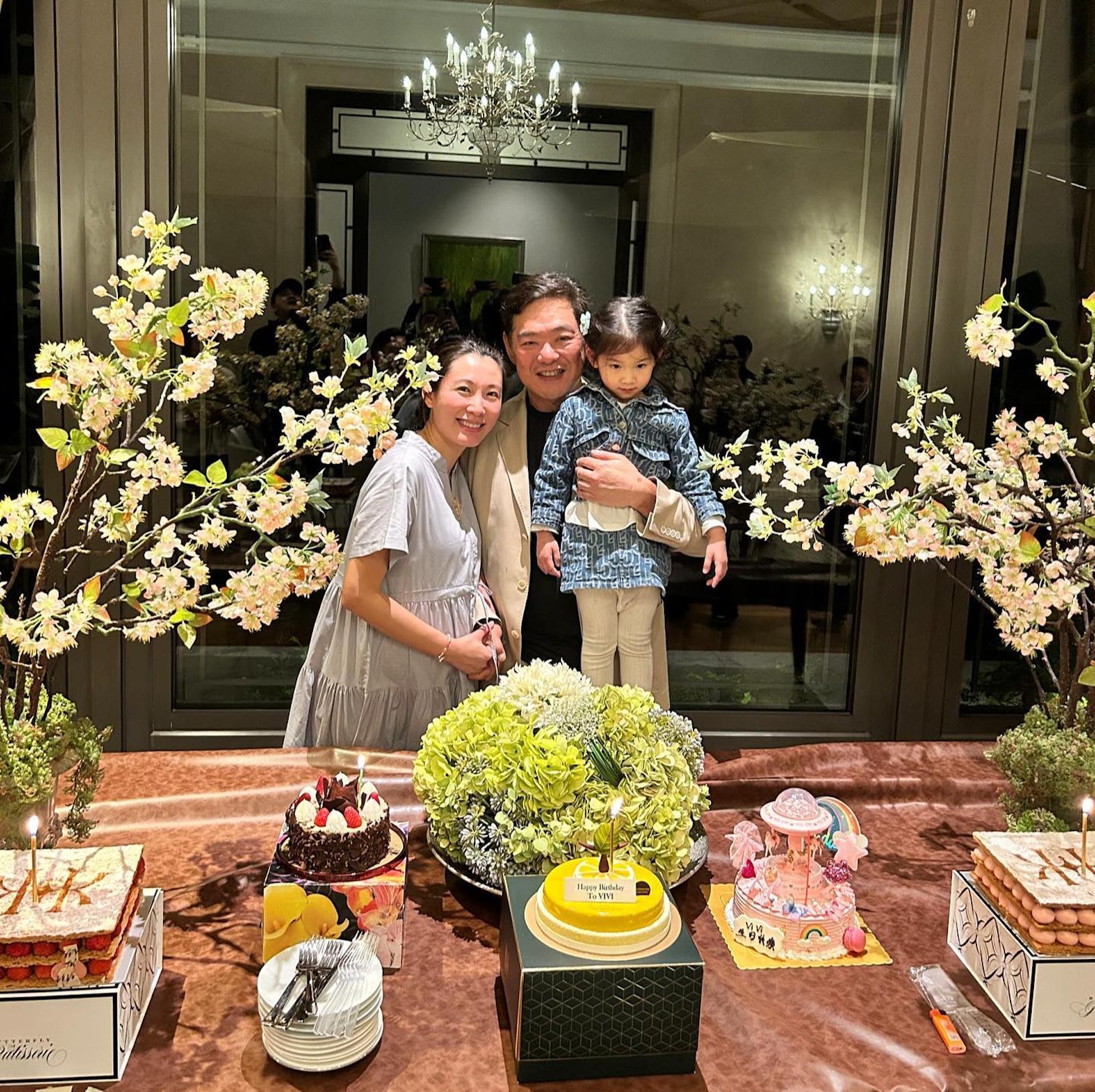 祝绪丹|李美慧为百亿富商老公曾文豪成功追仔 凑成好字开枝散叶被宠上天