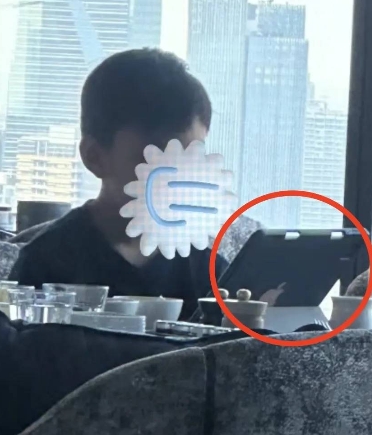 偶遇汪小菲带儿女吃早餐，9岁女儿近照曝光