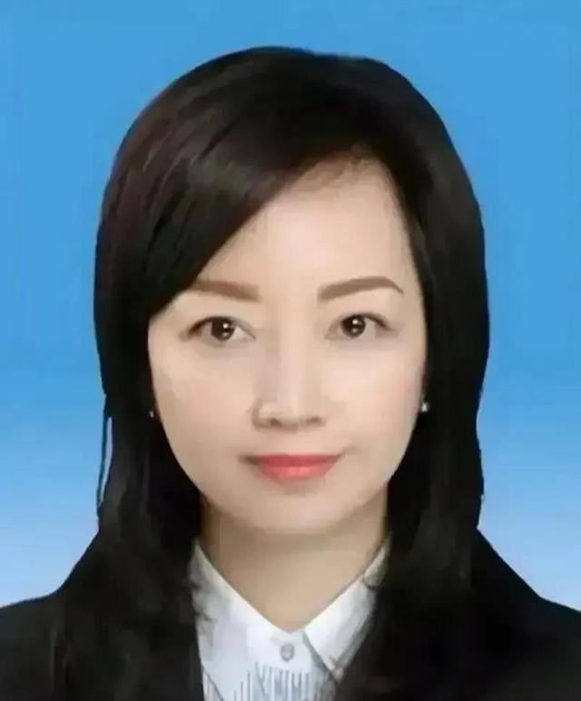 失业率|接二连三的女干部桃色事件,扯下了女性在职场中的遮羞布!