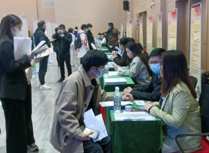 长江大学|上千岗位空缺!国企、500强企业齐聚长江大学,现场“预定”人才!