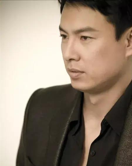 因穷被女友嫌弃,一气之下娶了普通女教师的朱铁,如今过得怎样?