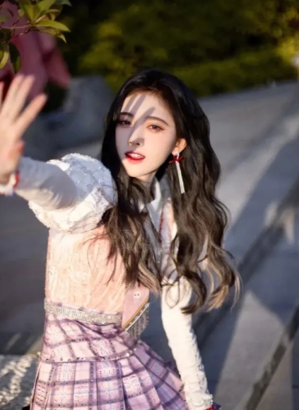 鞠婧祎这个四千年美女为什么这么招黑?