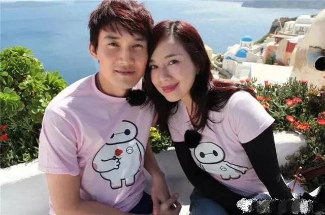 陈松伶|52岁陈松伶露面新年聚会，网友吐槽模样变化大，锥子下巴格外抢镜