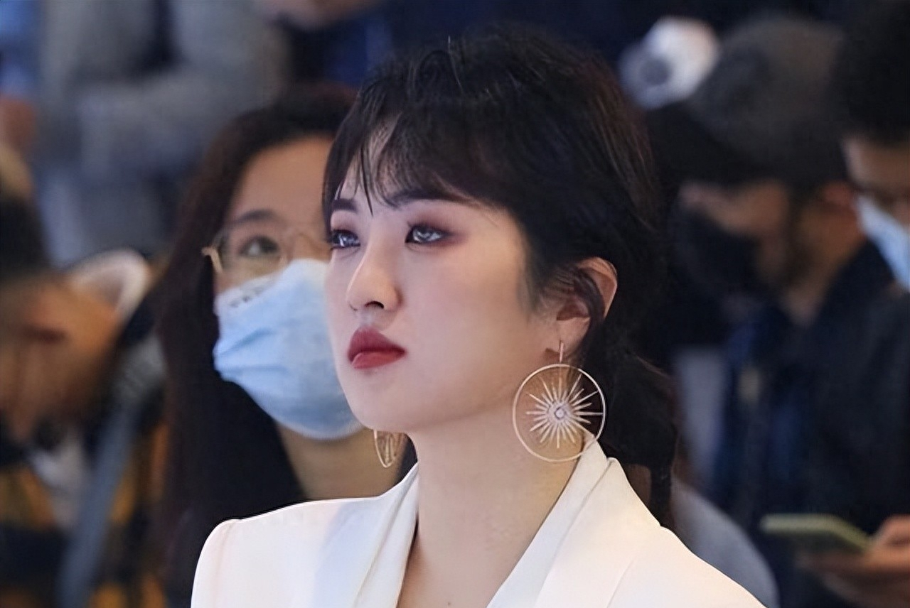 任正非和前妻罕见合影,孟军离婚后一直没有再婚,过着低调的生活