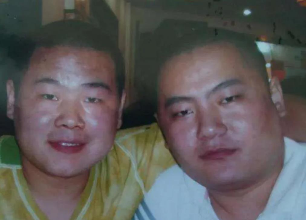 岳云鹏年入5000万,他找妻子商量:我想给5个姐姐各买1套房1辆车