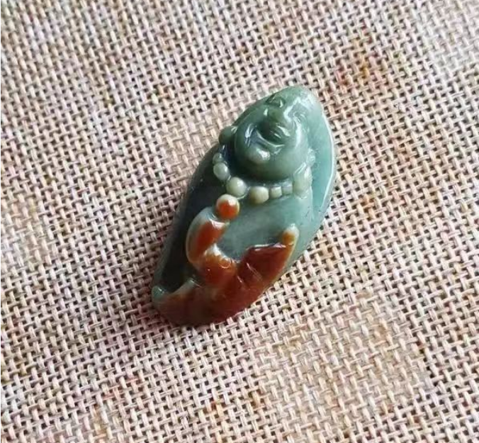 翡翠|巧色、俏色、分色，看翡翠玉雕师谁更懂“色”！