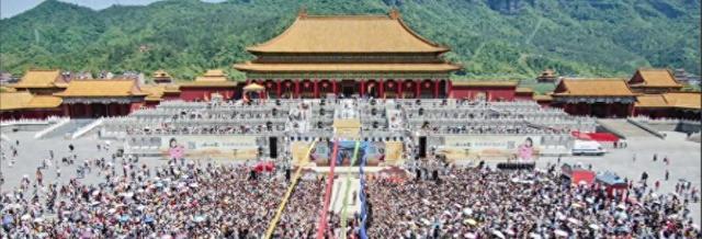 揭秘20万群演不为人知的一面：美女泛滥、懒汉遍地，裸替一天8000