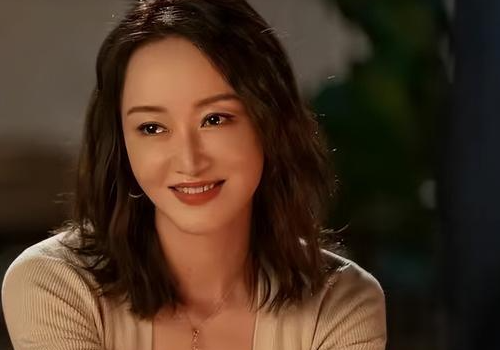 发型 赵子琪的穿搭和发型，告知你人到中年一样可以优雅的时尚，快来学习吧