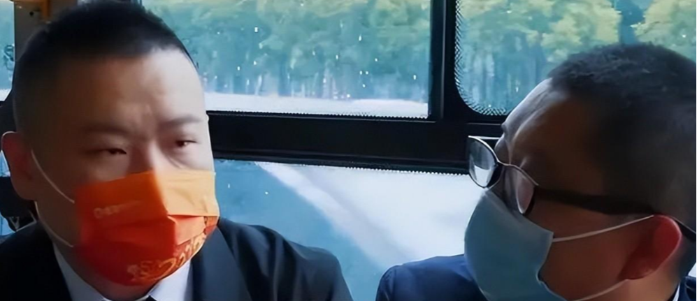 岳云鹏|这两个“混子”演员在春晚上现了原形,岳云鹏和于震