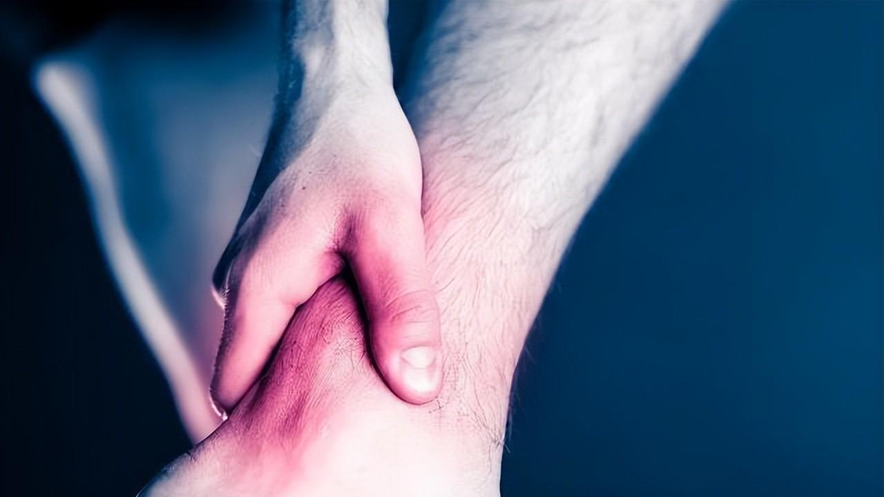 |尿酸高全身都受损,出现3种表现,可能是你尿酸高了,及时控制