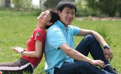 |《奋斗》：年轻人在城市中的艰难打拼之路。