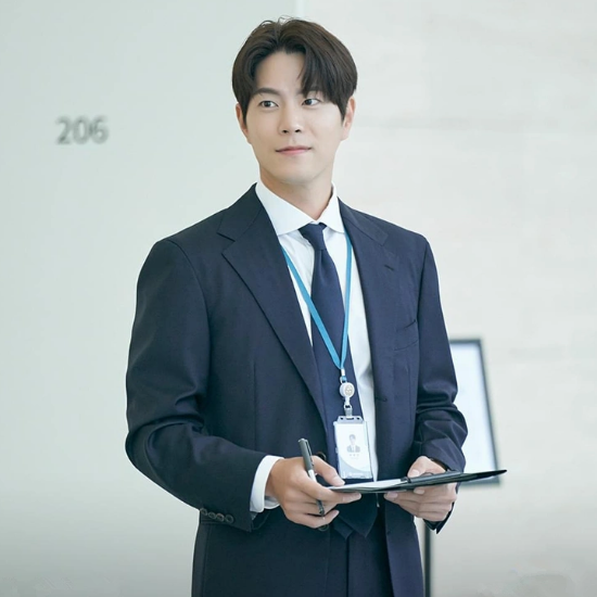 电视剧|《较量人生》,由李允熹和洪宗玄领衔主演,一部职场题材的青春励志题材