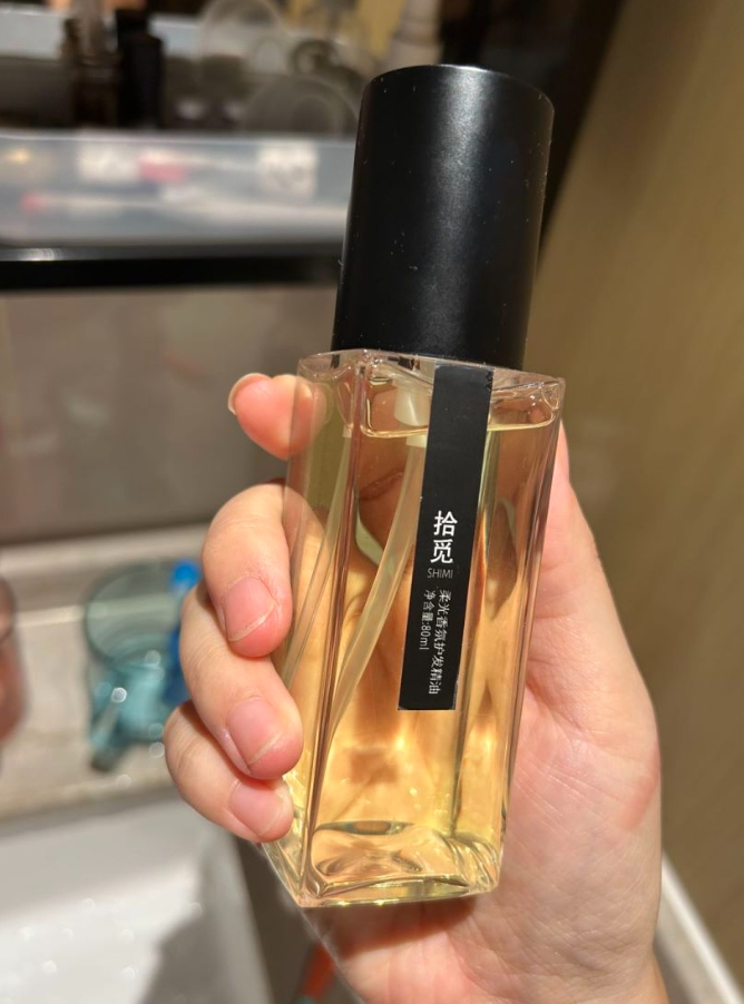 ?发型师教你:头发毛躁油怎么办?揭秘护发精油的功效与用法