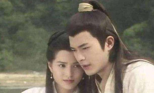 笑傲江湖|《笑傲江湖》里“杀鸡喂狗”的爱情插曲,是许多大侠理想的追求