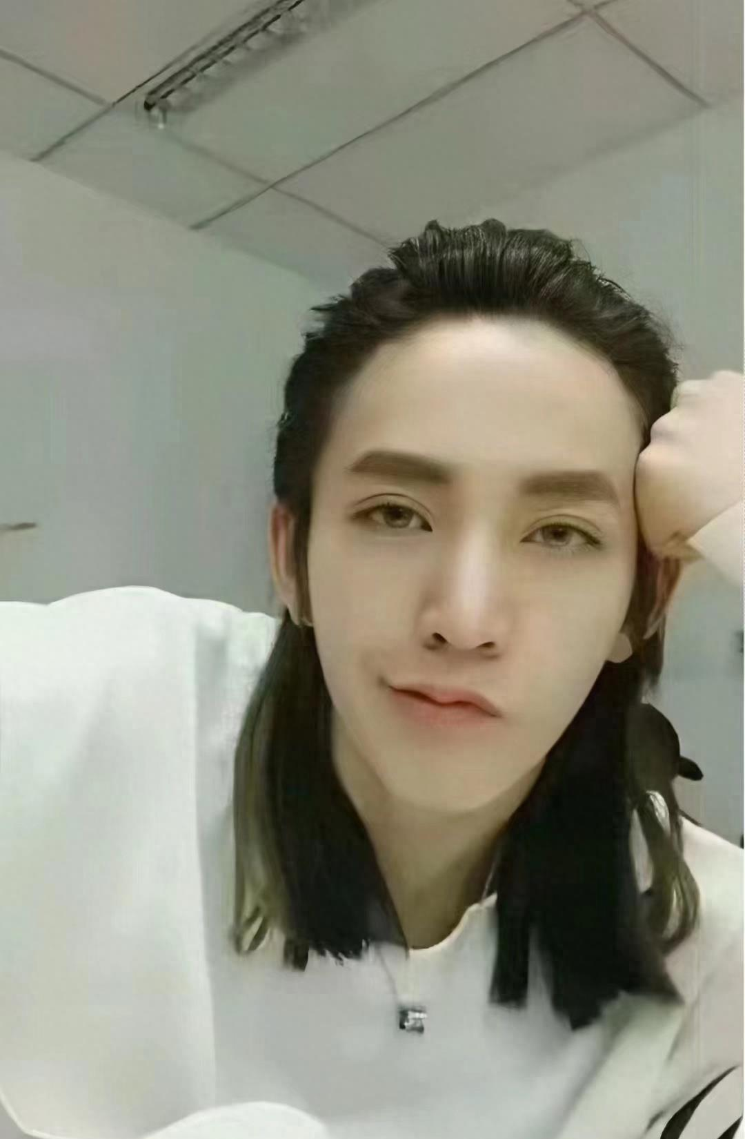 邓为这回翻车了?阴柔外表难掩重欲风流!糊才是最好的保护色