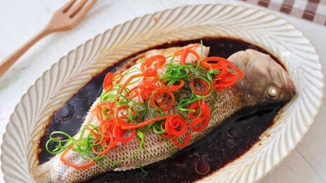 |明日重阳节，忌送菊花，老传统“吃五样”，全家平安又顺遂