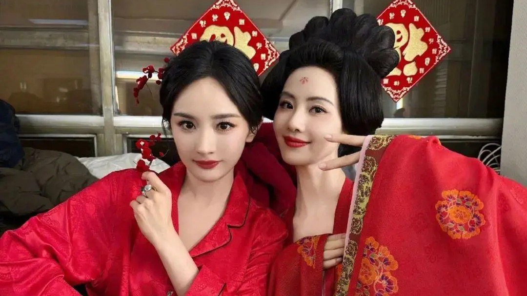 杨幂发文为刘诗诗庆生，两人联手的热度，力压赵丽颖在亚影上拿奖