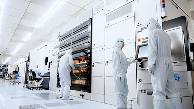 国产芯片崛起：美芯片巨头英特尔独霸局面结束，全球化时代谁将掌舵？