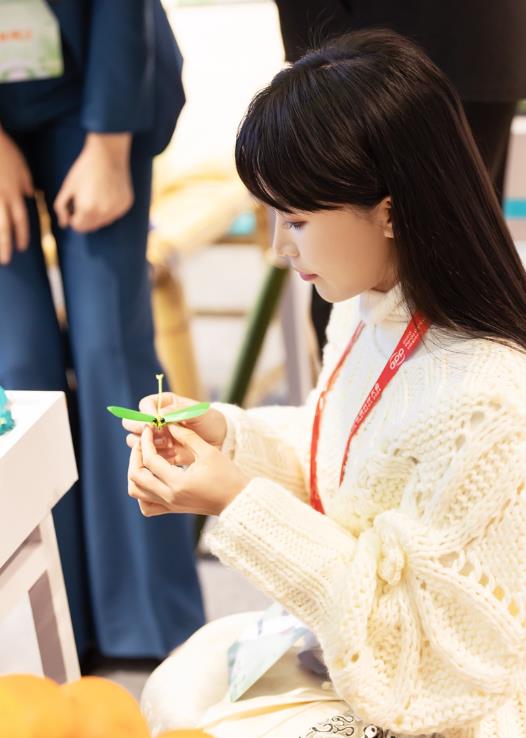 34岁李子柒生图曝光，脸部浮肿，鼻子肿大，身材臃肿像老阿姨！