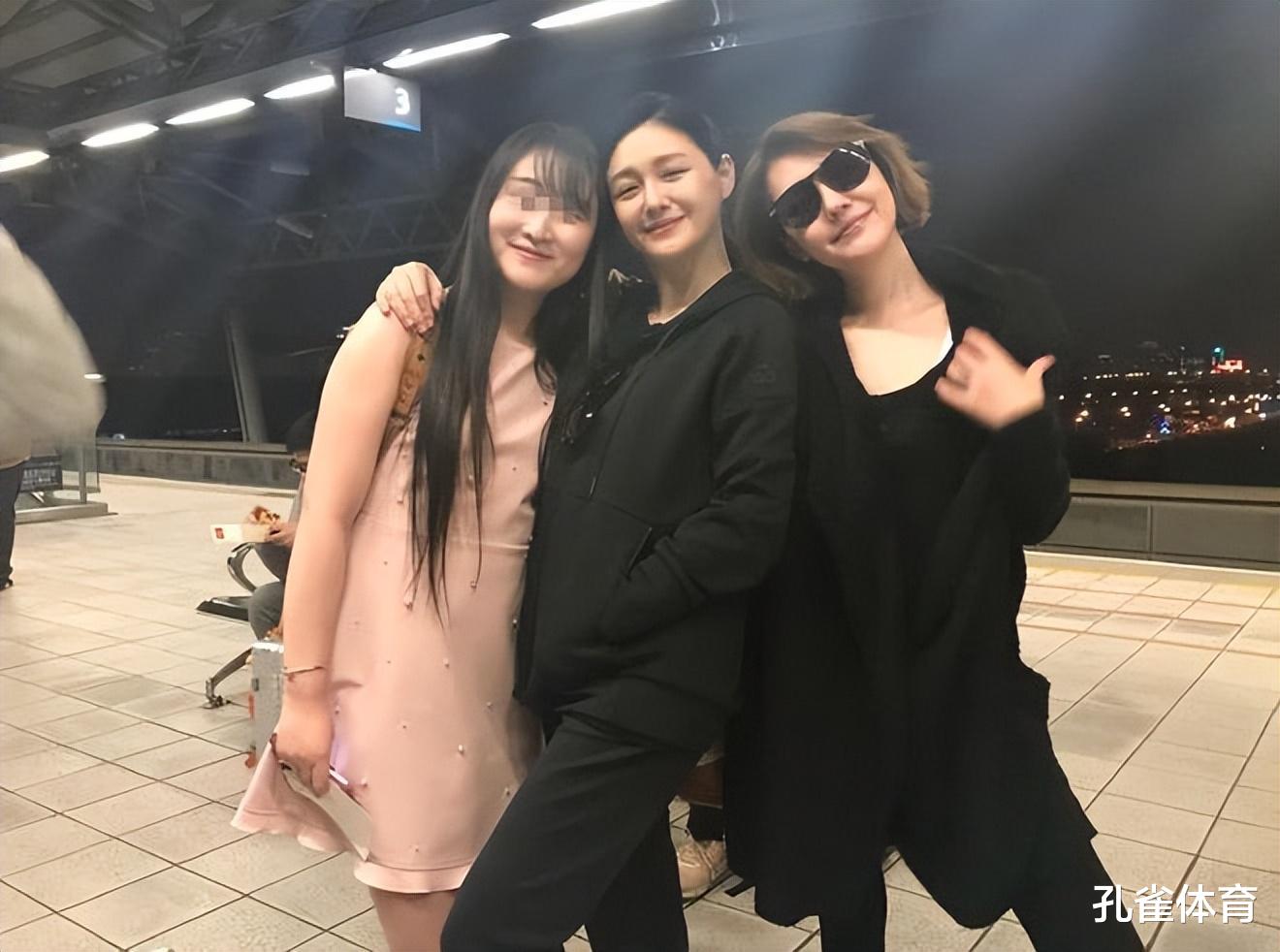 张兰对待粉丝的态度获得台娱人士盛赞,张兰与大S可能高下立判?