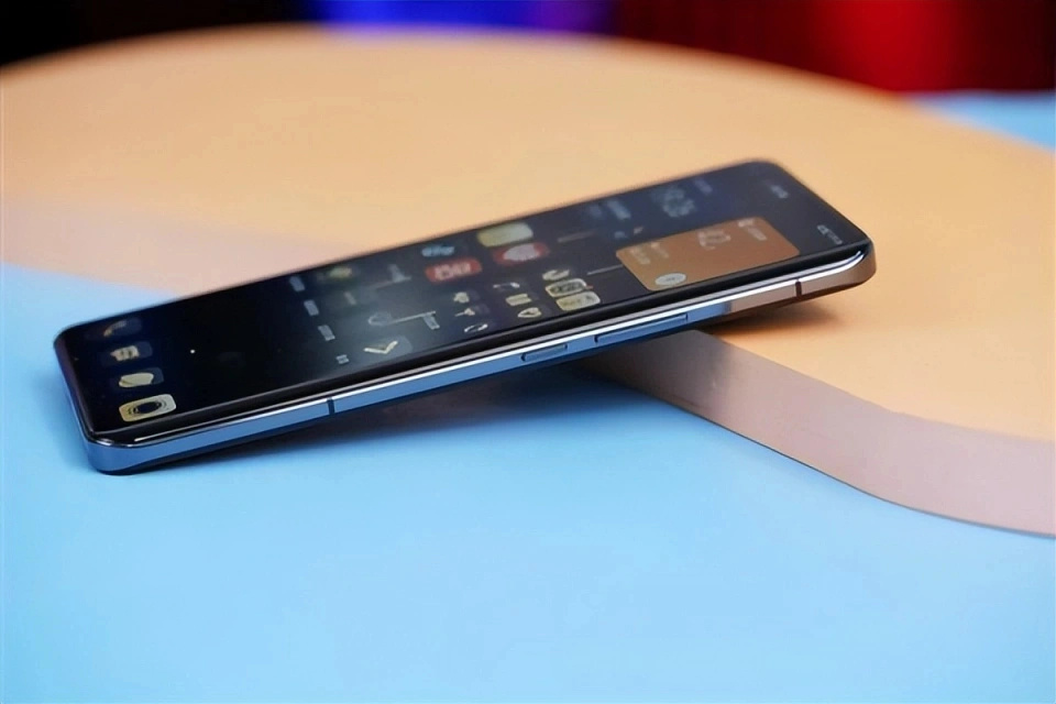 荣耀开启“降价模式”,16GB+512GB+100倍变焦,耐摔旗舰重回低价