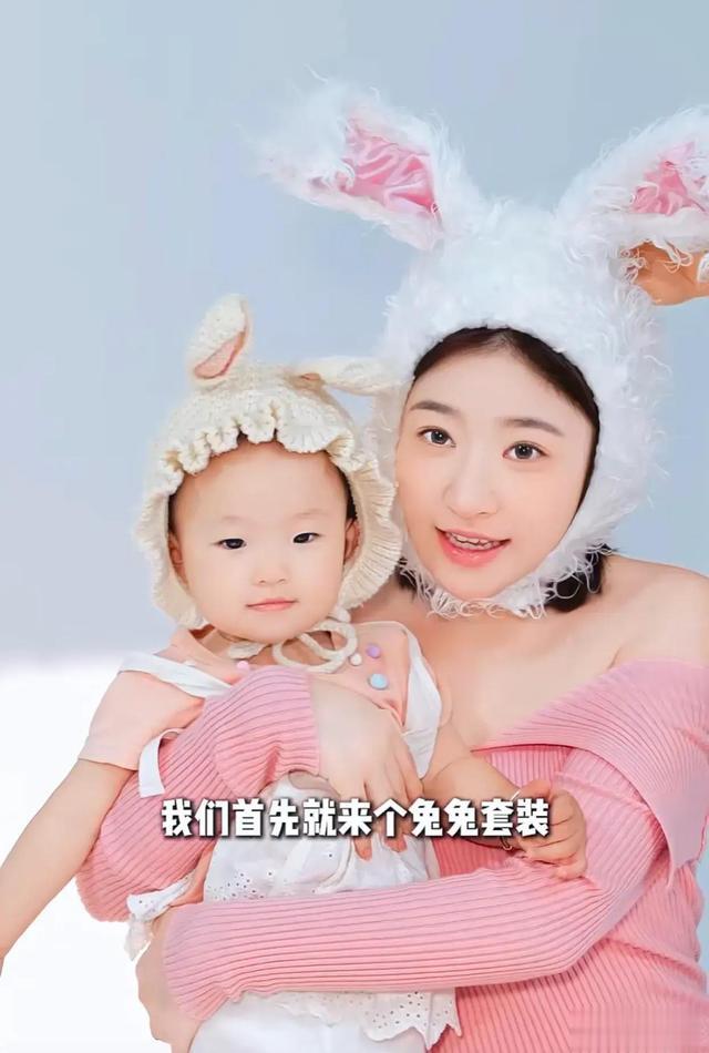 黄一鸣女儿拍写真像爷爷,黄一鸣:没有刻意留爷爷发型,就长这样