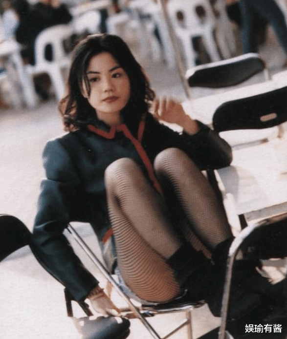 王菲57岁哥哥至今未娶,看到他的照片后,网友:这颜值谁敢嫁!