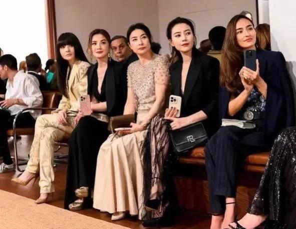 这夜,被45岁高圆圆43岁郭晶晶同框惊艳,对比韩国明星,美的出众