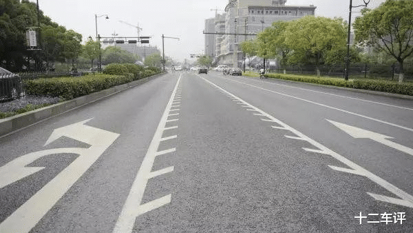 什么是锯齿车道？老司机为什么劝你绕着走？别等驾照吊销才后悔