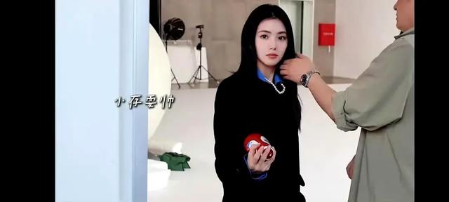 网友:有被刘浩存这个眼神A到