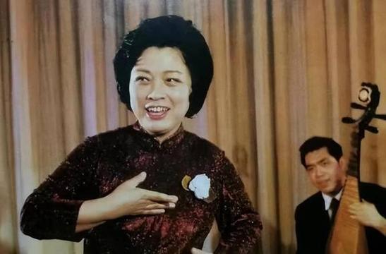 |她早就不是中国籍了？屡次登上春晚走红，当初嫁给洋老公遭嫌弃