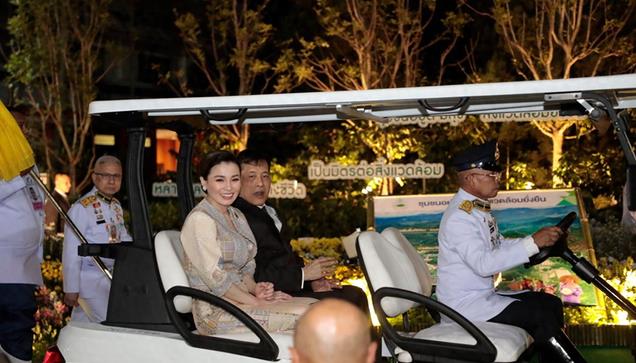 泰王携妻带妾出席开幕式!王后雍容华贵美翻,欧拉弄其实是公主?