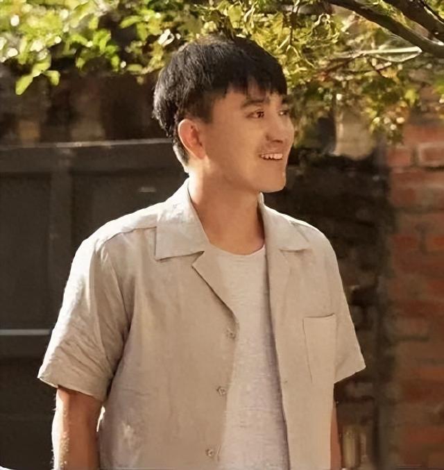 明明同一人,演完《人世间》再演《小巷人家》,愣是没认出