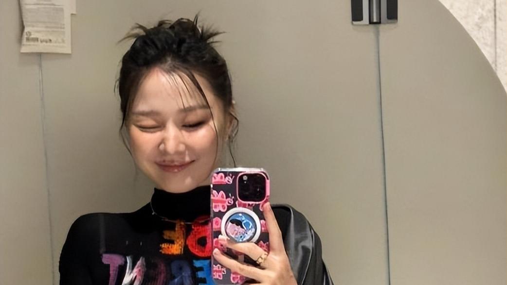 金靖孕期7月大变身，孕吐控糖难挡魅力，辣妈风采惊艳全网！